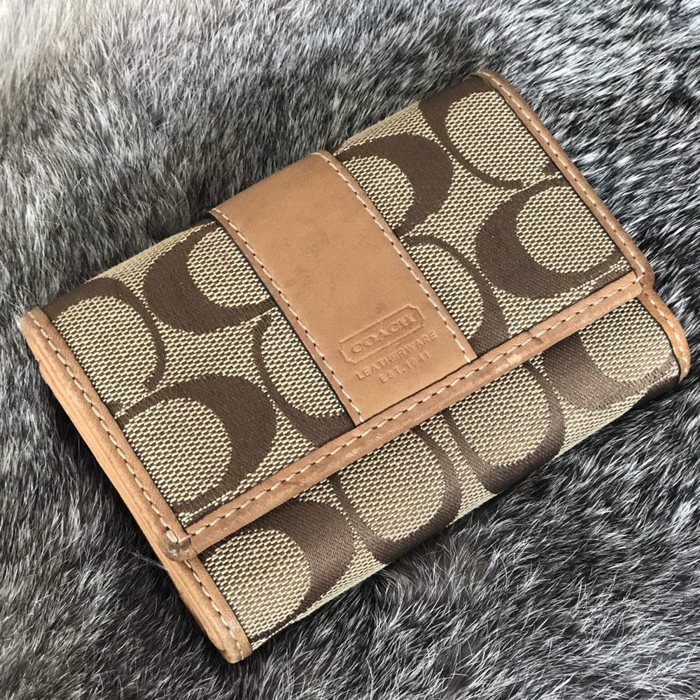 NWOT Classic Coach wallet (medium)